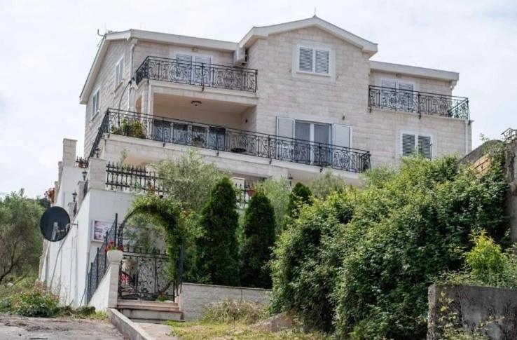 Villa Mare Apartments Tivat Exterior photo