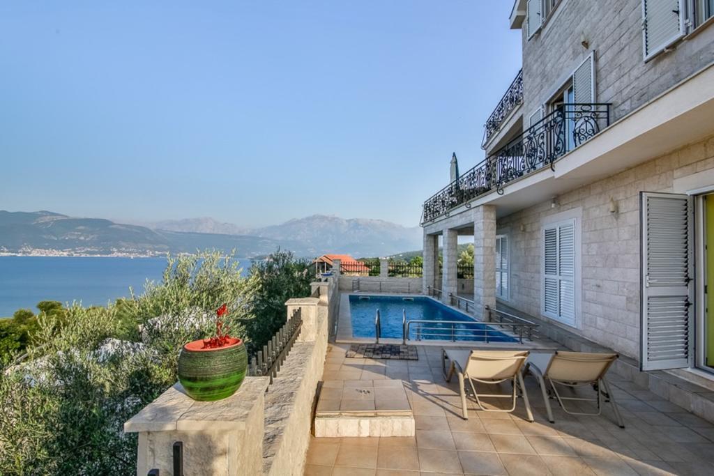 Villa Mare Apartments Tivat Exterior photo