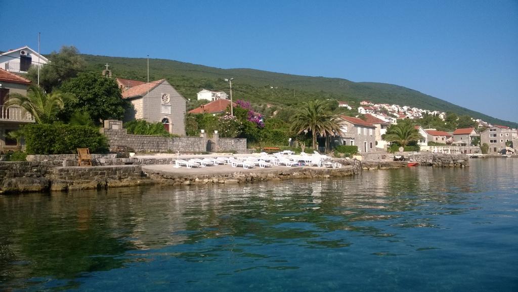 Villa Mare Apartments Tivat Exterior photo