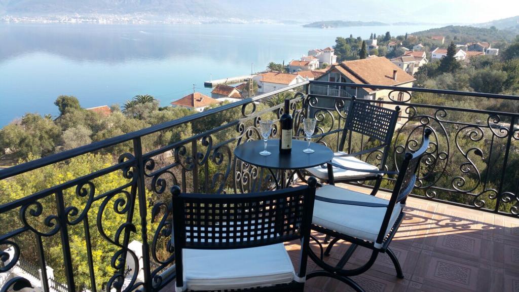 Villa Mare Apartments Tivat Exterior photo